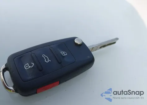 2014 Volkswagen Beetle 1.8T Entry из США, поврежденный, VIN 3VWF17AT8EM642069